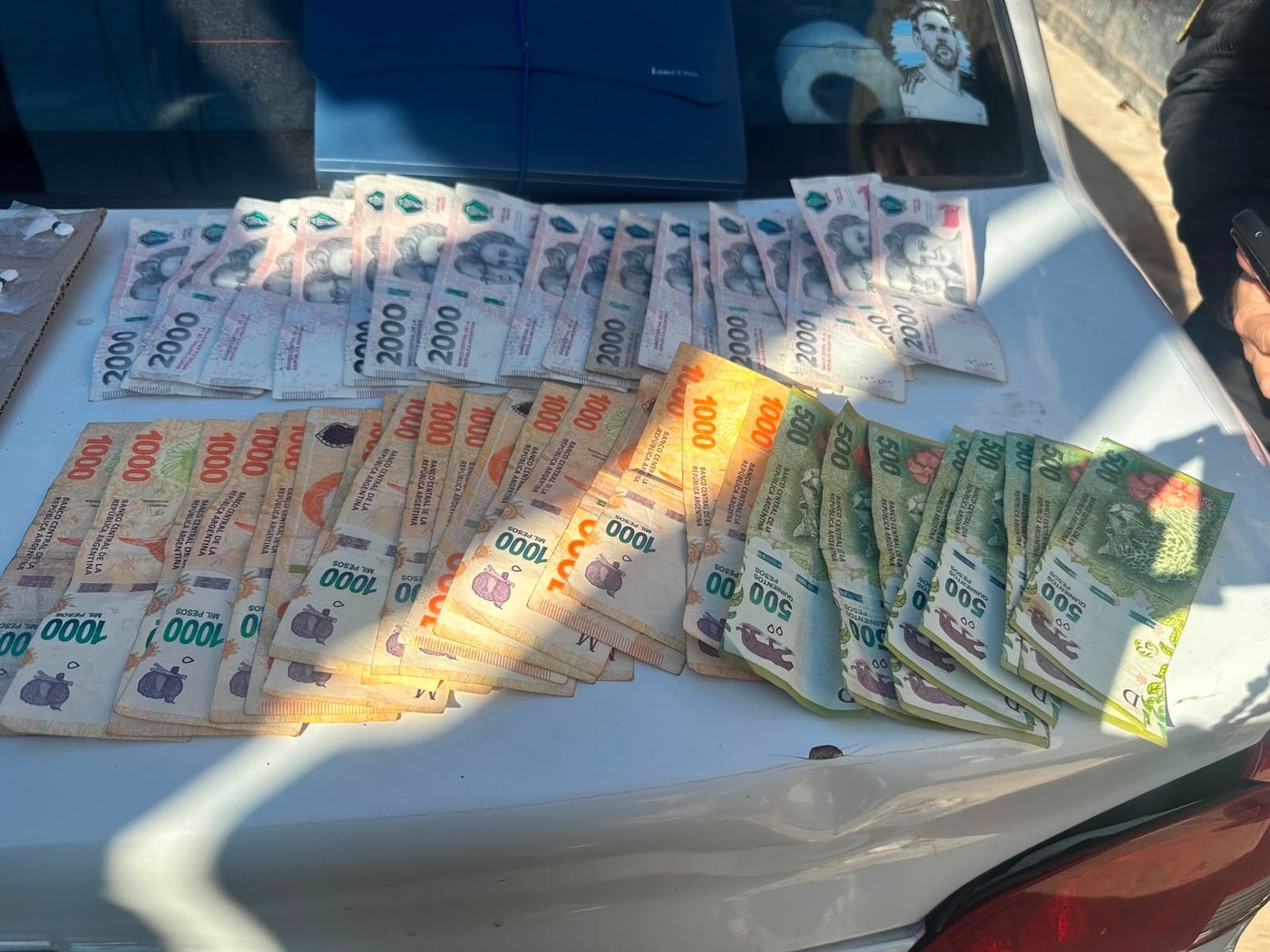 Dinero en efectivo secuestrado en el operativo por microtráfico