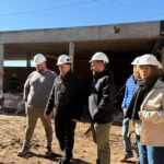 El intendente Daniel Escalante y concejales recorren las obras del nuevo edificio de la Escuela Secundaria N° 730 en Roldán