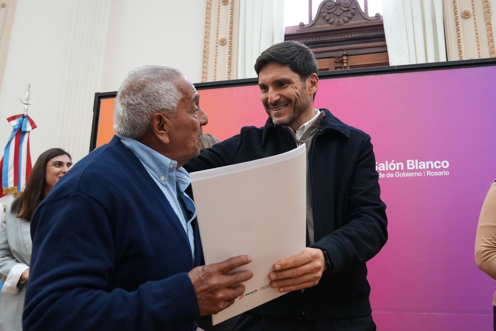 Entrega de escrituras en el Salón Blanco de Rosario