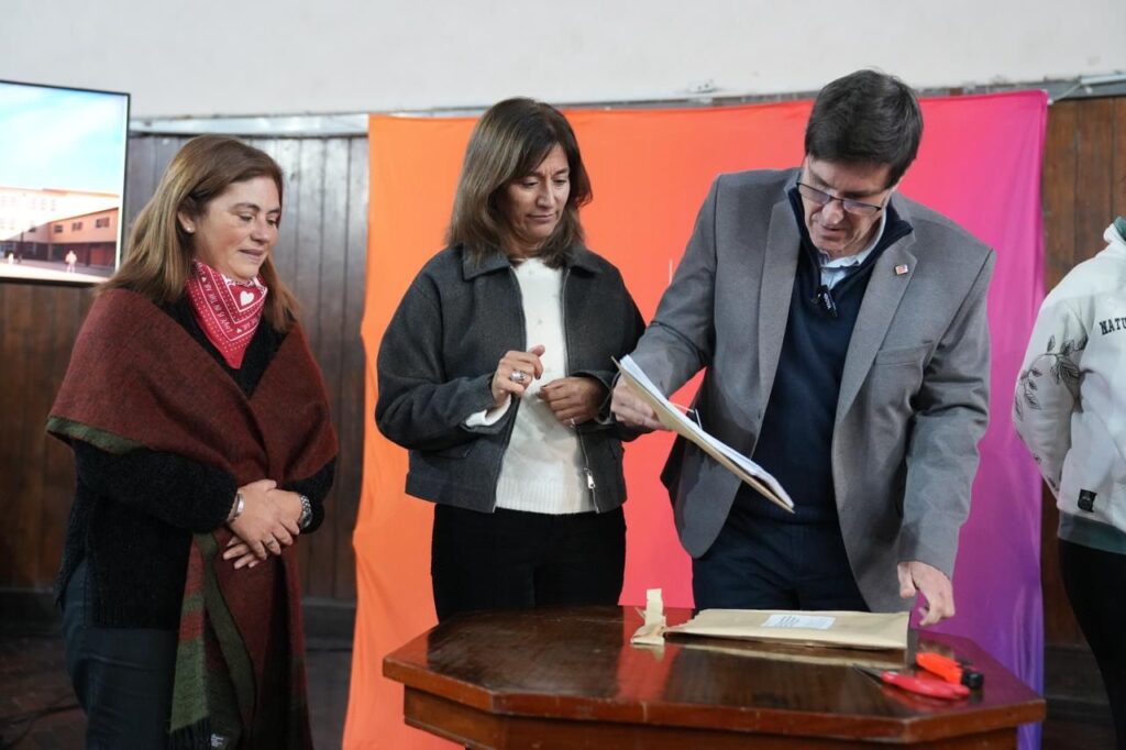 Apertura de sobres para la restauración integral de la Escuela Normal de Rosario