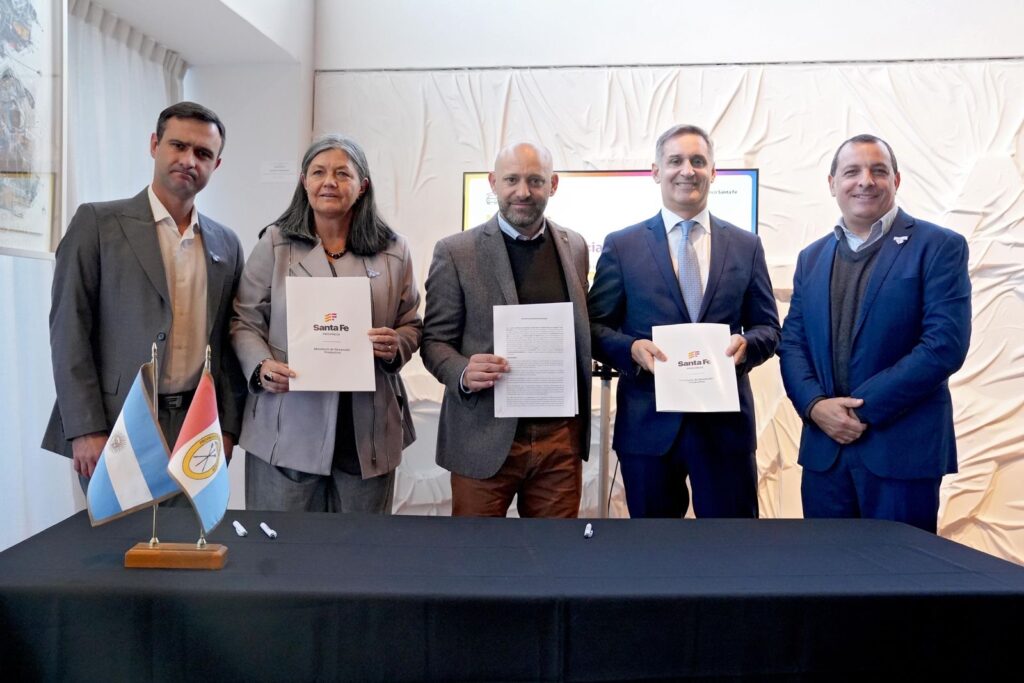 Firma del convenio entre el Aeropuerto de Rosario y el Banco Santa Fe