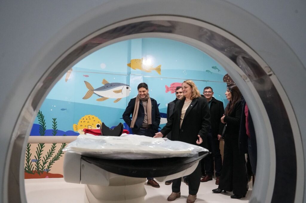 Autoridades recorren el nuevo tomógrafo del Hospital de Niños Zona Norte de Rosario