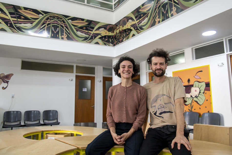 La ilustradora Lua Manguito y el arquitecto Martín Lequi Moreno en el nuevo Hospital de Día del Vilela