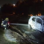 Se incendió una camioneta en Funes y los Bomberos Voluntarios controlaron el fuego Bomberos Voluntarios de Funes extinguen el incendio de una camioneta