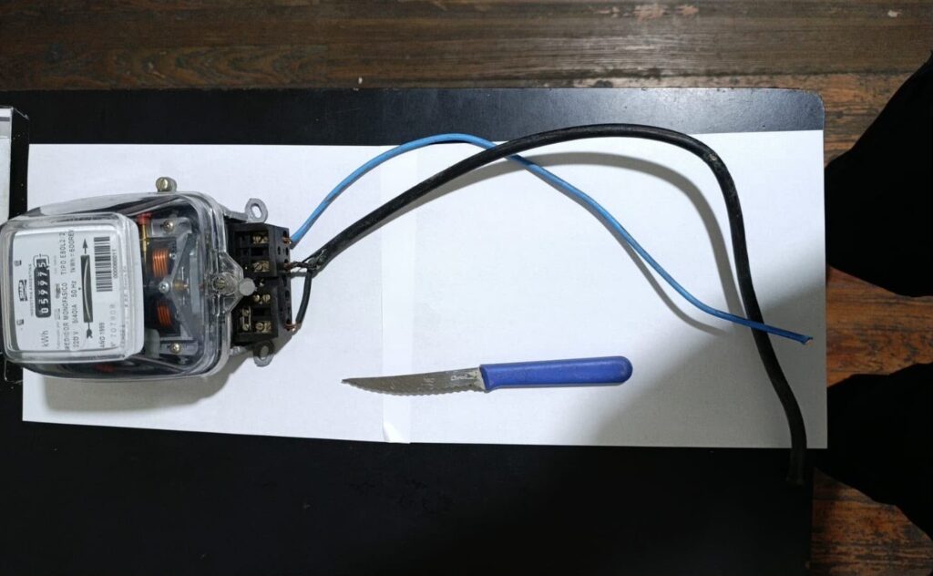 Un medidor de luz y un cuchillo secuestrados en un procedimiento policial en Rosario