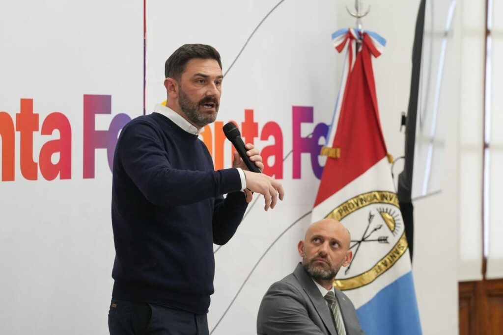 El ministro Gustavo Puccini durante la presentación de la Mesa Provincial de Transición Tecnológica del sector de cargas y logística