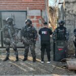 San Lorenzo: cinco detenidos en allanamientos por microtráfico; secuestraron armas, droga y hasta un uniforme de Prefectura