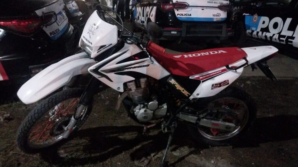 Moto Honda XR Tornado 250 recuperada por la Policía en Rosario