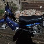 Rosario: recuperaron una moto robada a mano armada y secuestraron un arma de utilería La motocicleta Motomel DLX azul recuperada por la Policía tras el robo en zona oeste de Rosario