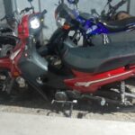 Rosario: aprehendieron a un joven con una pistola en el baúl de una moto y secuestraron el arma Motovehículo rojo secuestrado en un procedimiento por tenencia ilegítima de arma de fuego en Rosario
