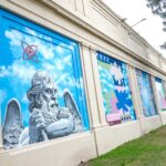 El mural colectivo Proyecto Cielo sobre el paredón del cementerio El Salvador