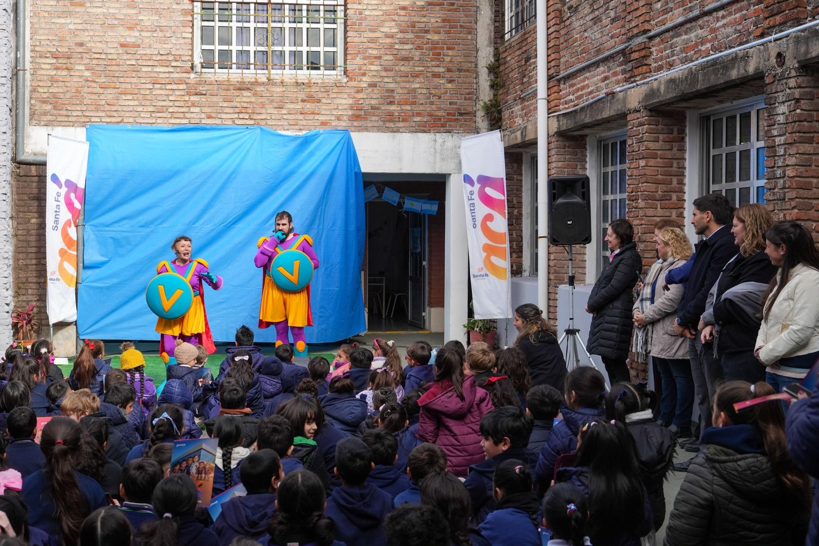 Obra de teatro de Vax Team sobre la importancia de las vacunas en la escuela