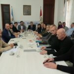 Se reabrió la paritaria docente en Santa Fe y la semana próxima habrá definiciones salariales Funcionarios provinciales y representantes gremiales durante la reunión de la paritaria docente en Santa Fe