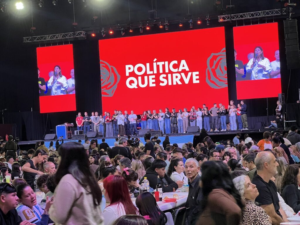 El acto por los 130 años del Partido Socialista en Rosario, bajo el lema Política que sirve