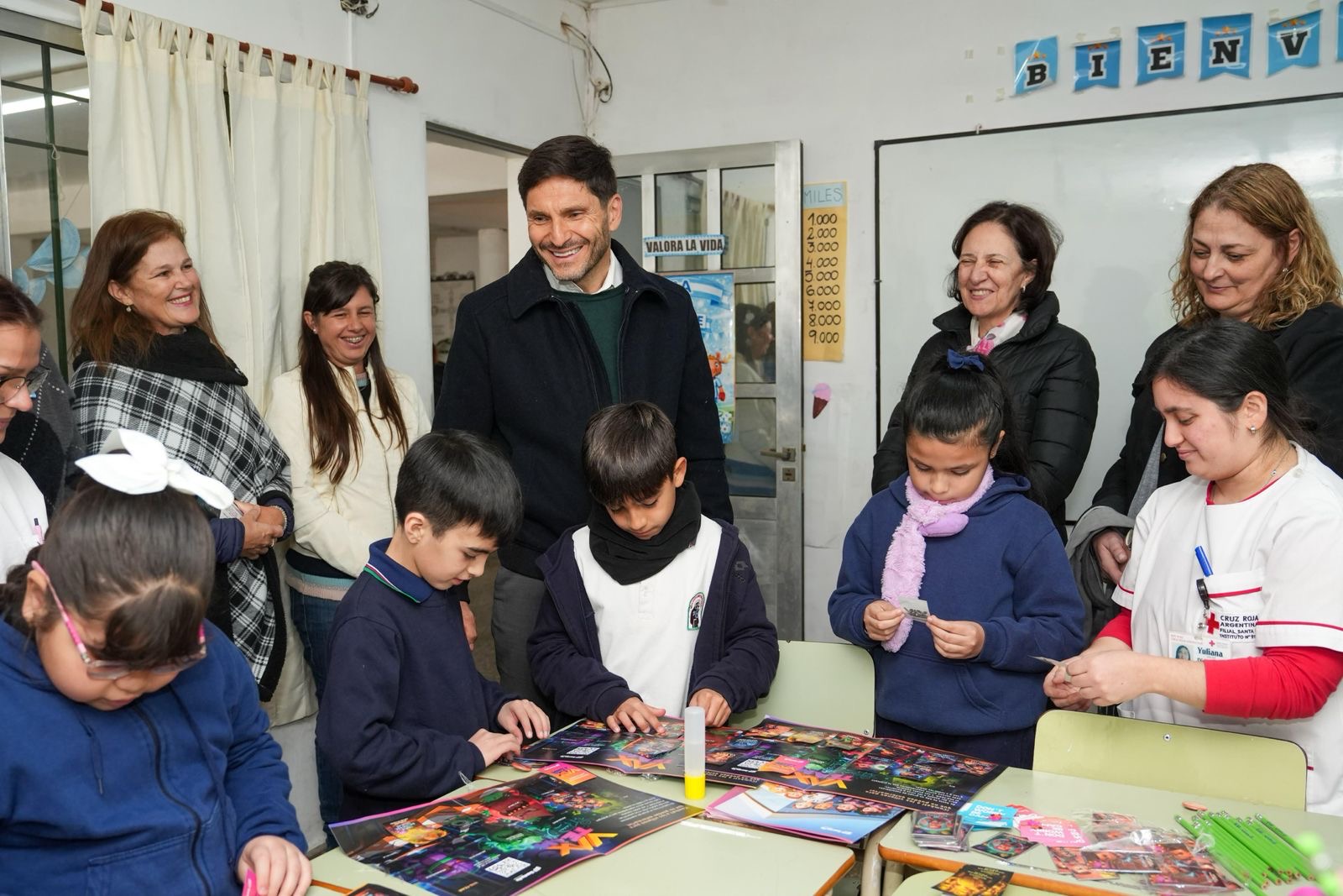 Pullaro recorrió las aulas durante la jornada de vacunación infantil en Santa Fe