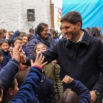 Pullaro encabezó una nueva jornada de Vax Team, la campaña de vacunación infantil única en el país Vax Team: el gobernador Pullaro saluda a los chicos en una escuela de Santa Fe