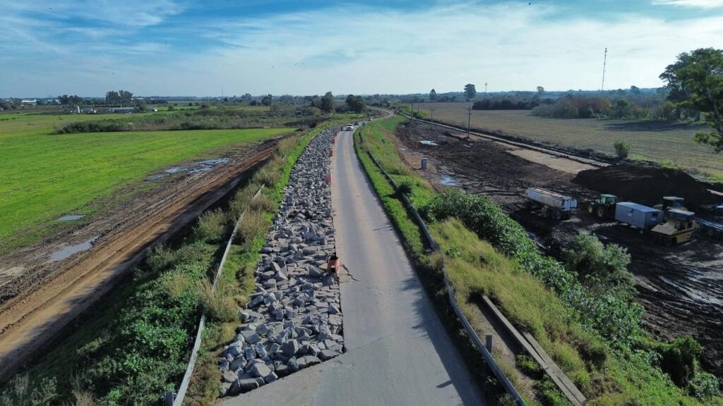 Vista aérea de las obras de reconstrucción de la Ruta Provincial 21 y el acceso al puerto en el sur del Gran Rosario