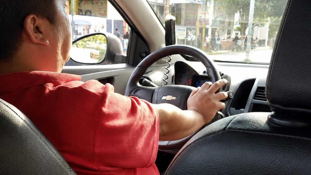Conductor de remis al volante; la Cámara pide un aumento del 30% en Funes