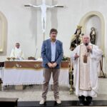 Roly Santacroce, ante la posible llegada de El Niño: “No quiero que haya un solo inundado, que Jesús y la Virgen me ayuden” El intendente Roly Santacroce y el padre Alberto Pezzetta en la Parroquia Nuestra Señora del Carmen de Funes