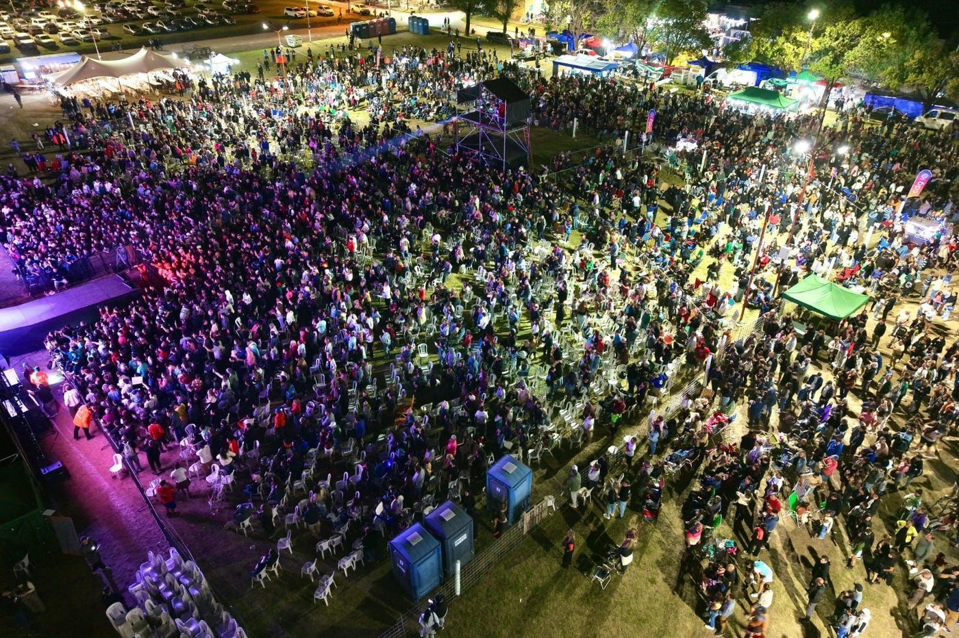 Multitud en un festival de la provincia