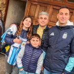 Un nene consiguió la firma de Scaloni para el Mundial 2030 y desafió a Chiqui Tapia Lionel Scaloni junto a Franco Ottaviani y su familia en Pujato