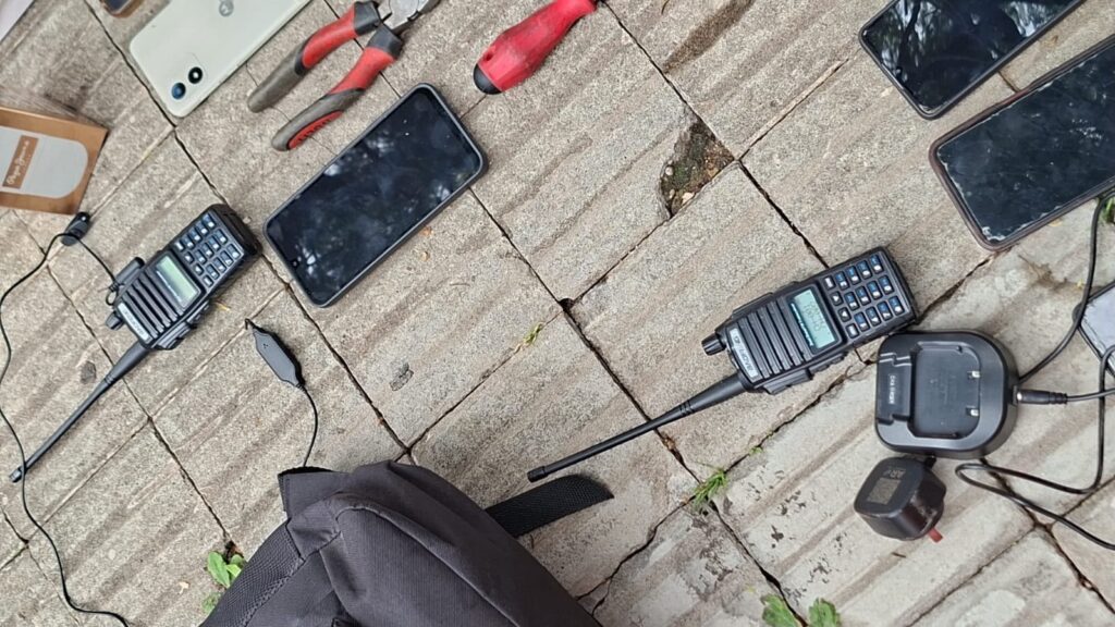 Handys, celulares y herramientas incautados en el robo con cinco aprehendidos en Rosario