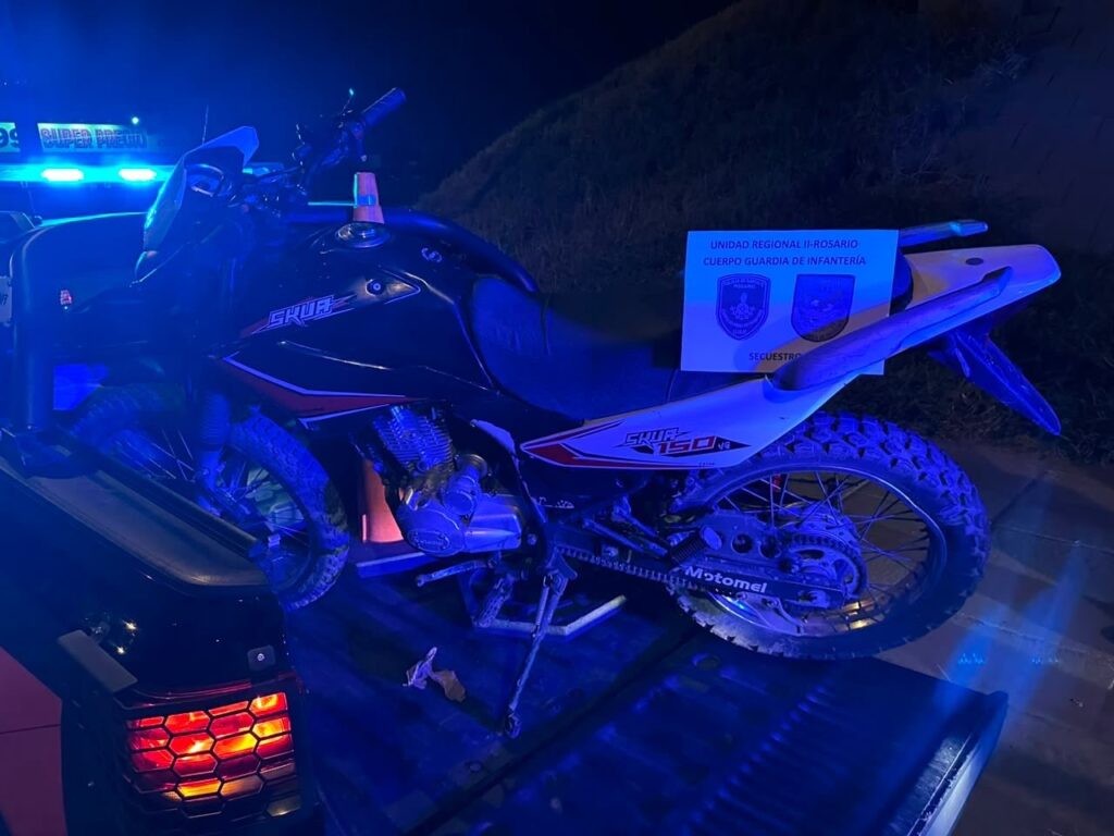 Motocicleta Motomel Skua 150 secuestrada por la Policía de Santa Fe en un operativo nocturno en Rosario