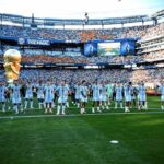 Nico Paz, tras la final del Mundial: “Prometo dar todo para traer esta Copa de vuelta” Los jugadores de la Selección argentina aplauden en el campo de juego tras la final del Mundial 2026