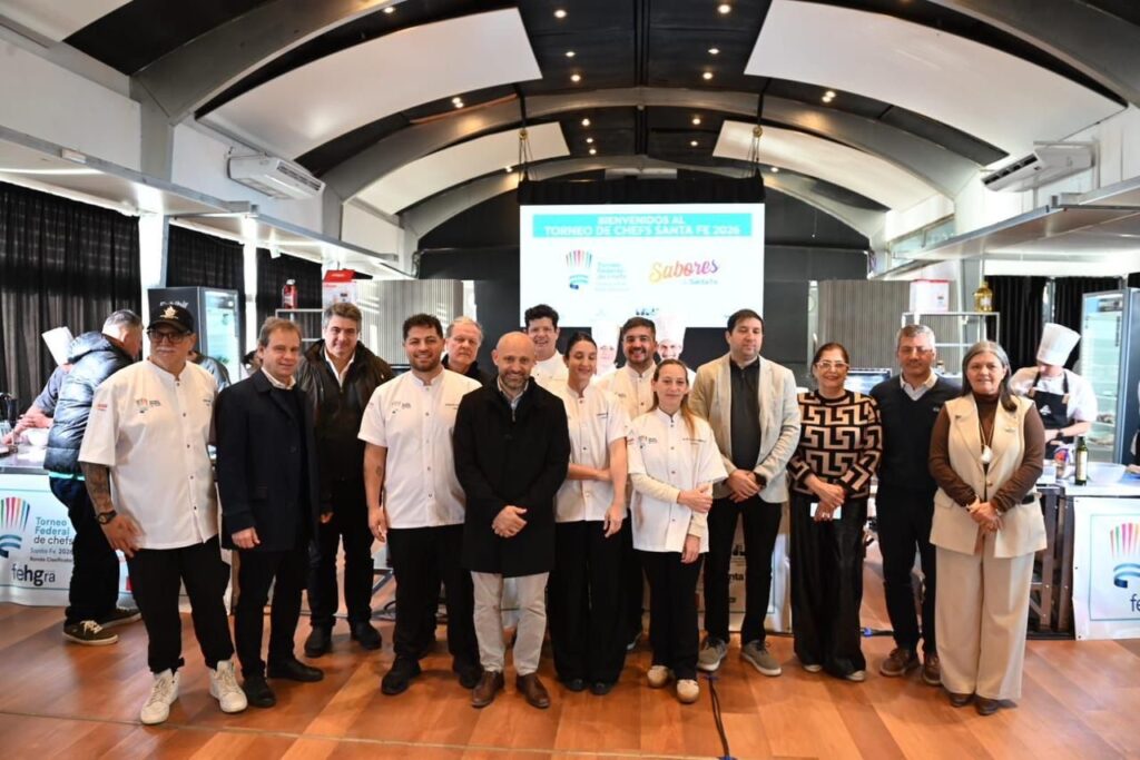 Autoridades y chefs en la apertura del Torneo de Chefs de Santa Fe 2026 en La Fluvial de Rosario