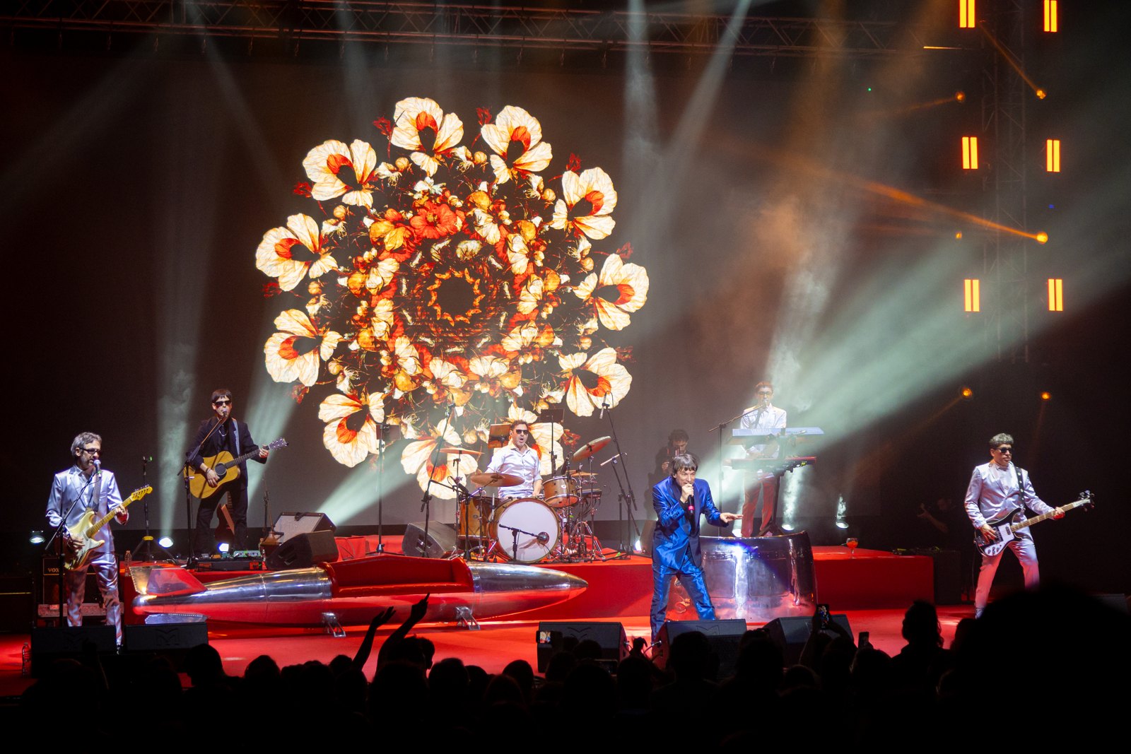 Turf en vivo con la puesta en escena que caracteriza sus shows por los 30 años de la banda