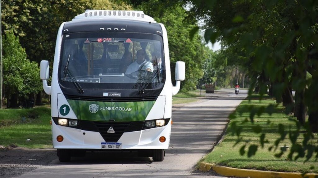 El colectivo Urbanito de Funes; vecinos de Zona 9 reclaman el servicio