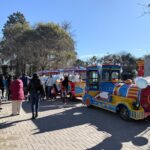 Vacaciones de invierno en Funes: talleres, trencito, inflables y Feria del Libro Vacaciones de invierno en Funes: el trencito Expreso Funesito en el Museo Juan Murray