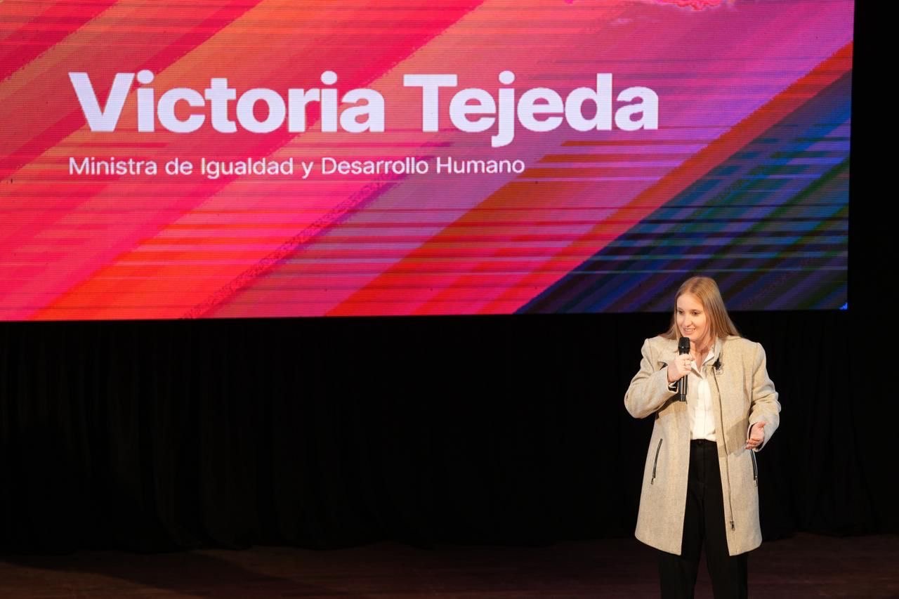 La ministra de Igualdad y Desarrollo Humano, Victoria Tejeda, expone durante la presentación provincial ante El Niño